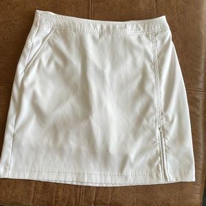 Excellent Condition Tail White Golf Skort, Size 4